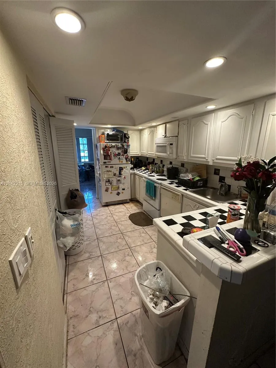2700 NW 47th Ter #1001 Lauderdale Lakes, FL 33313