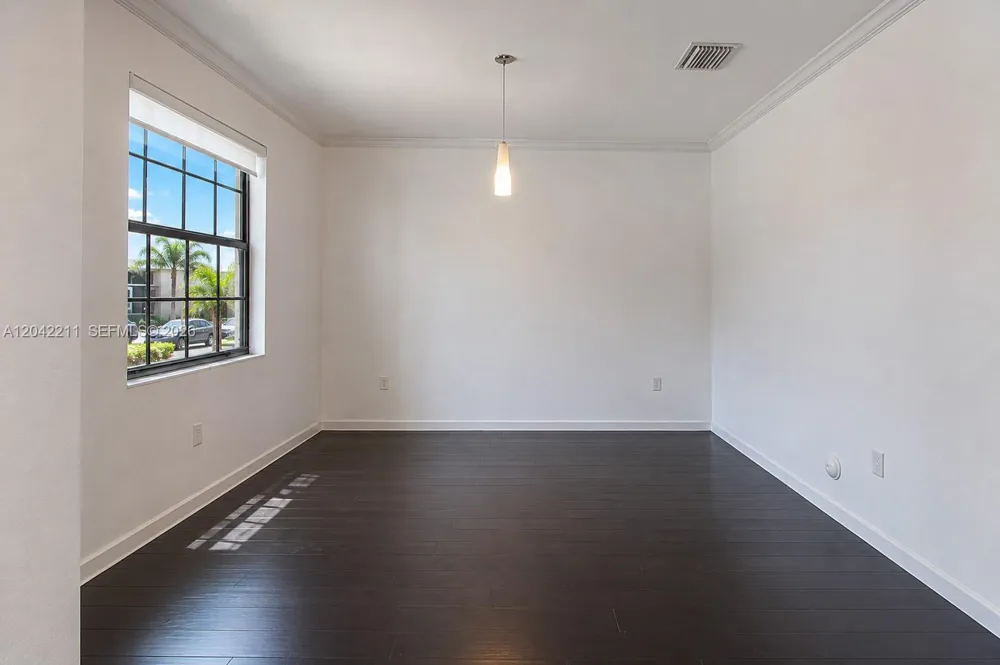 8954 W 35th Way Hialeah, FL 33018