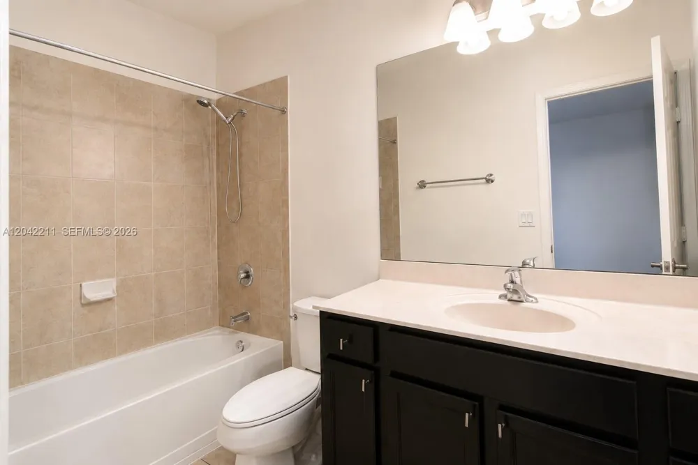 8954 W 35th Way Hialeah, FL 33018
