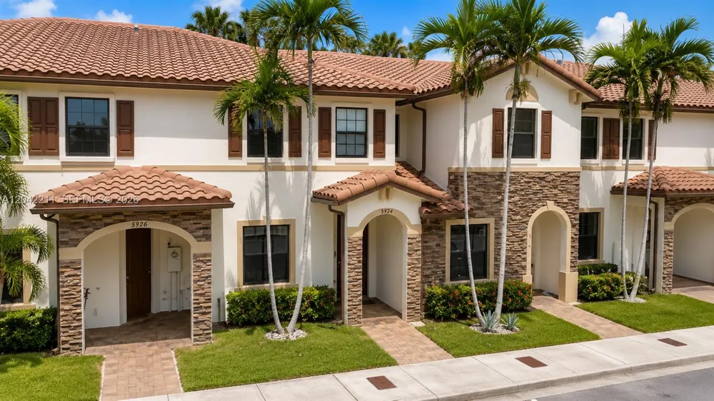 8954 W 35th Way Hialeah, FL 33018