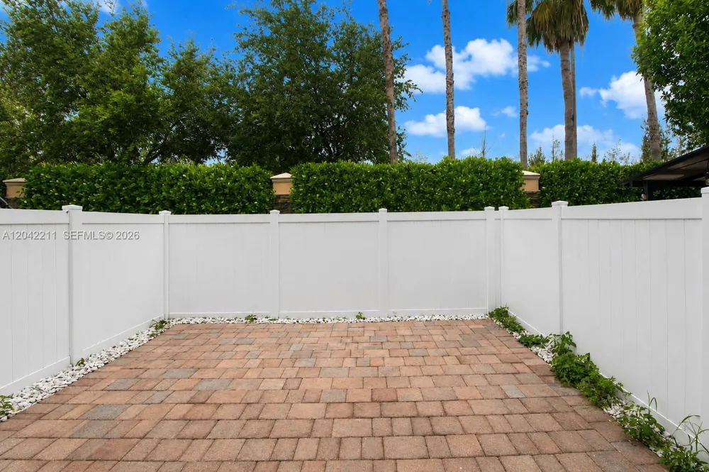 8954 W 35th Way Hialeah, FL 33018