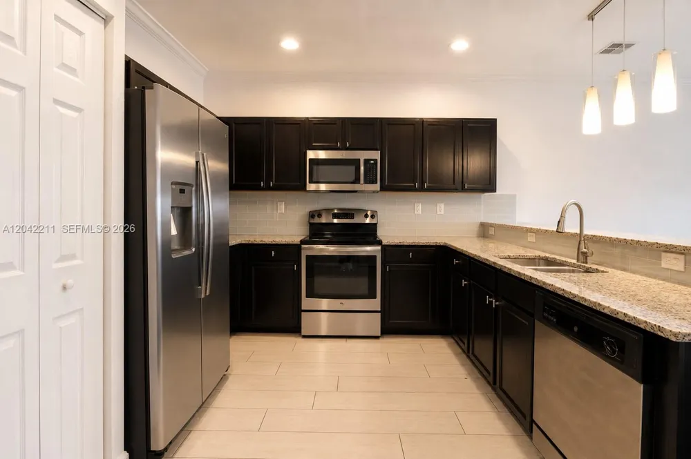 8954 W 35th Way Hialeah, FL 33018