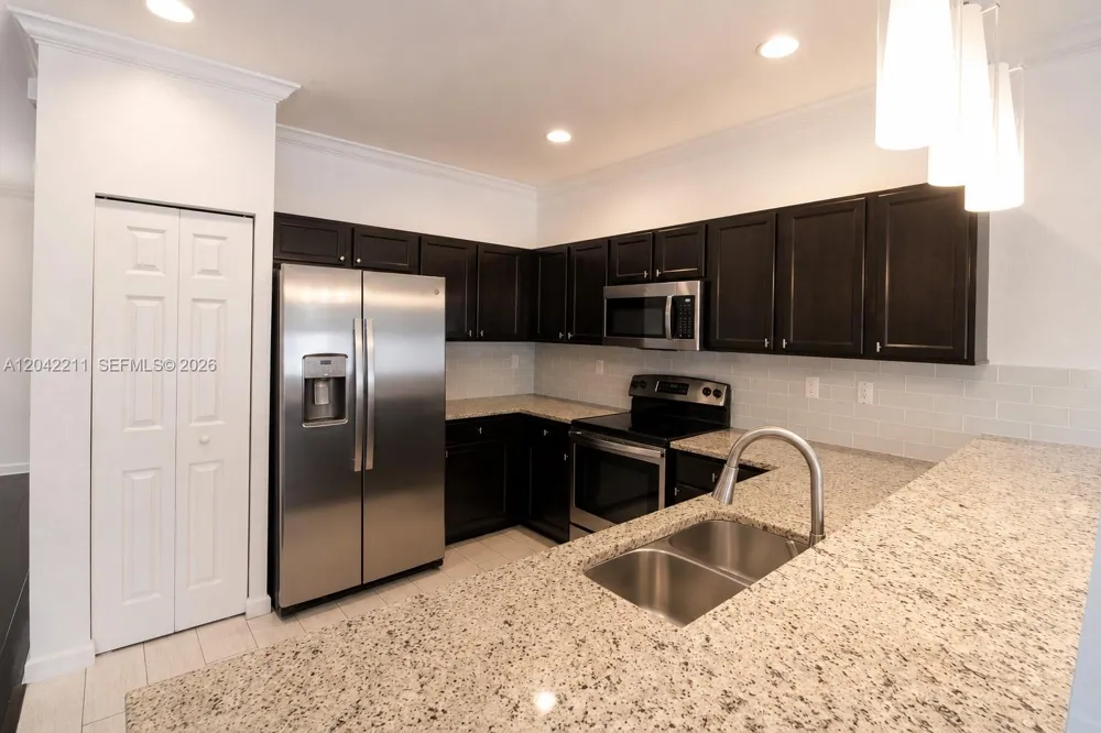 8954 W 35th Way Hialeah, FL 33018