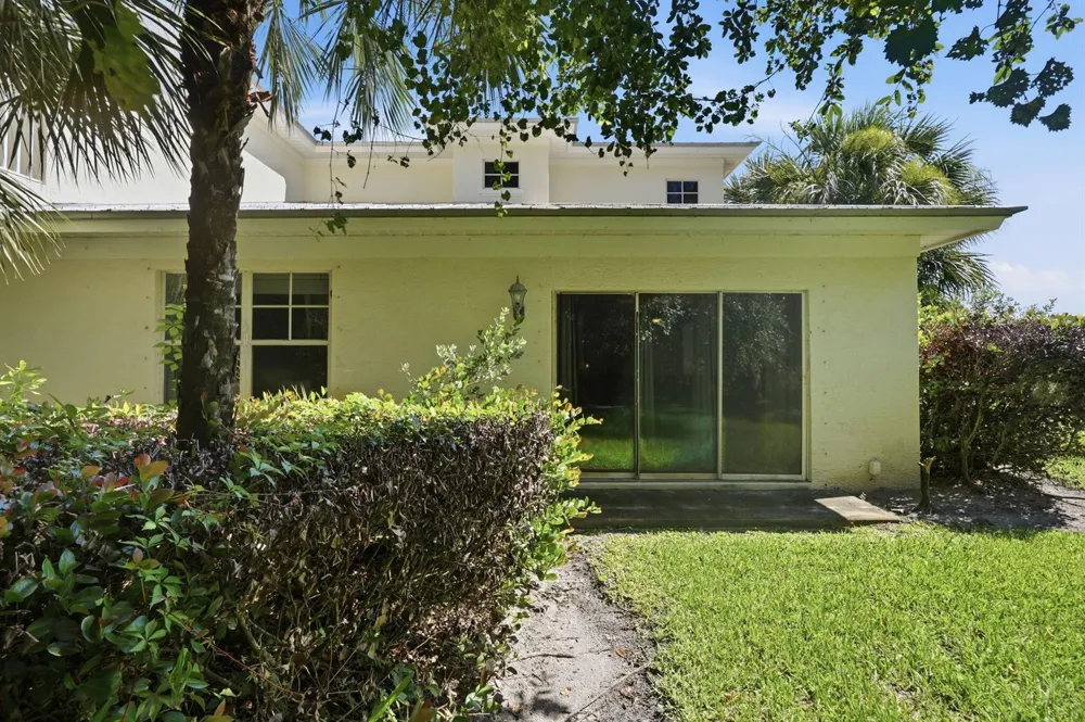 2551 Creekside Drive Fort Pierce, FL 34981