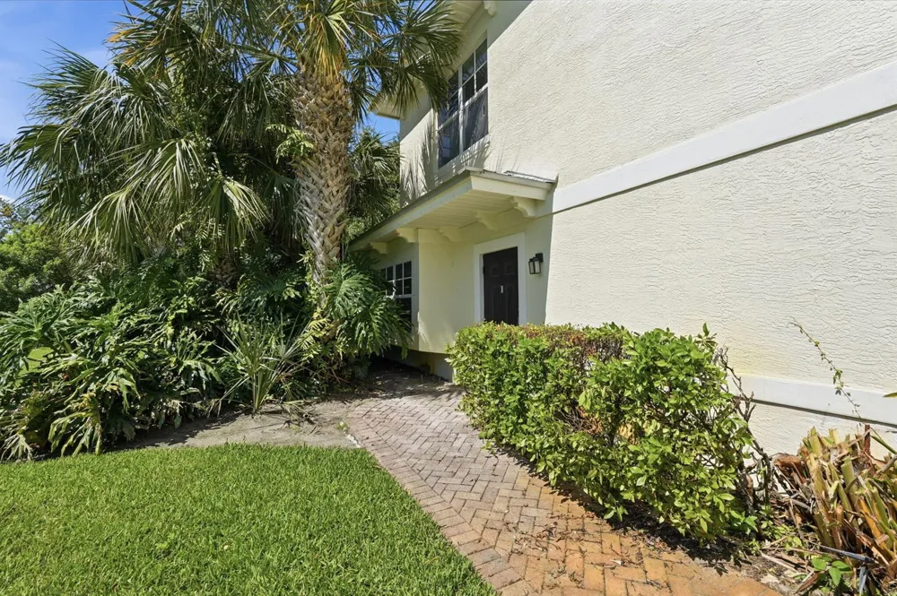 2551 Creekside Drive Fort Pierce, FL 34981