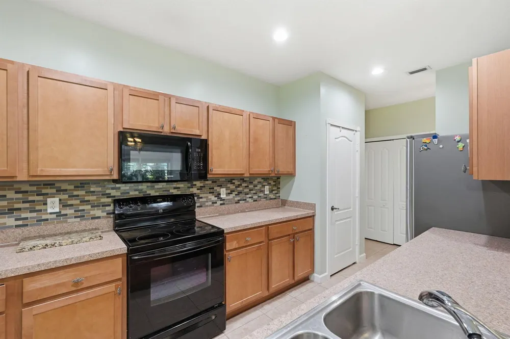 2551 Creekside Drive Fort Pierce, FL 34981