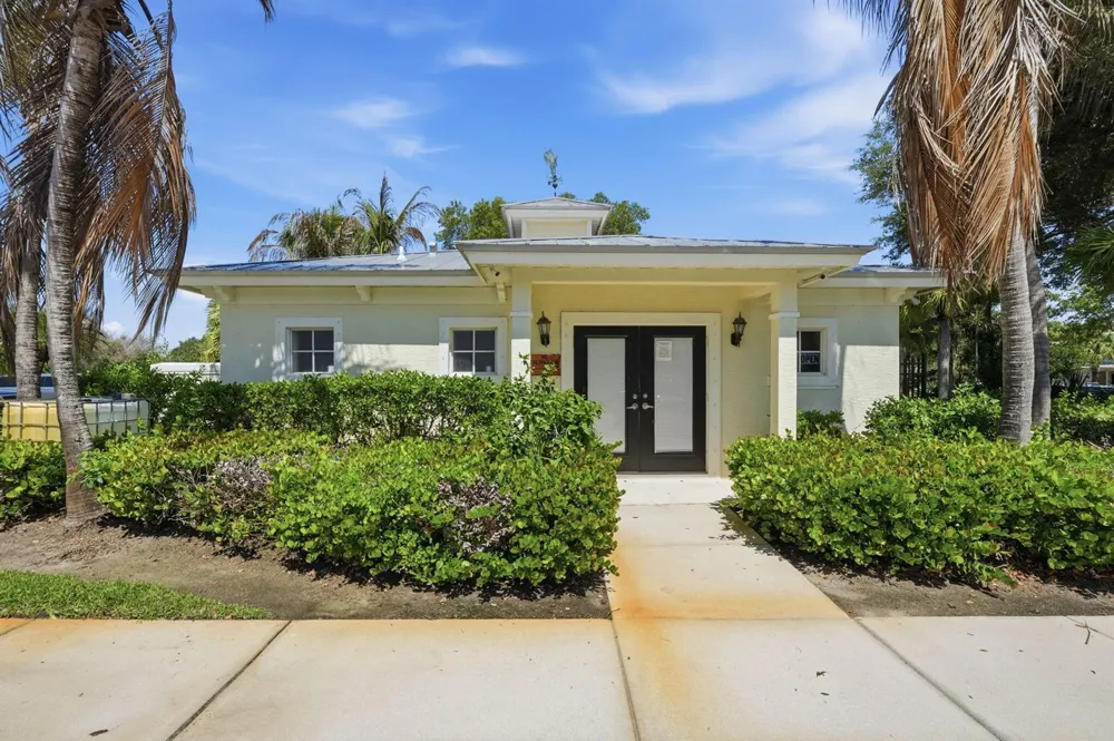 2551 Creekside Drive Fort Pierce, FL 34981