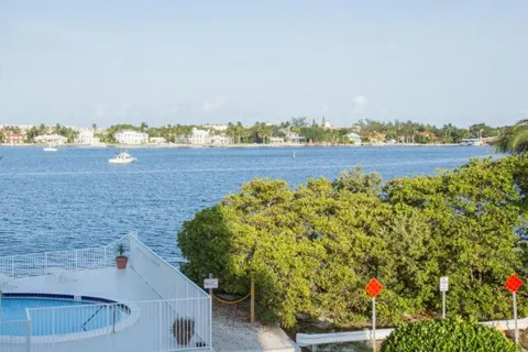 301 Croton Avenue #303