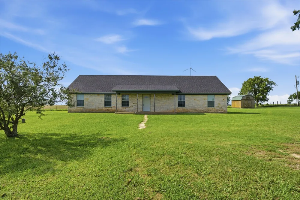 1727 LCR 124 Mount Calm, TX 76673