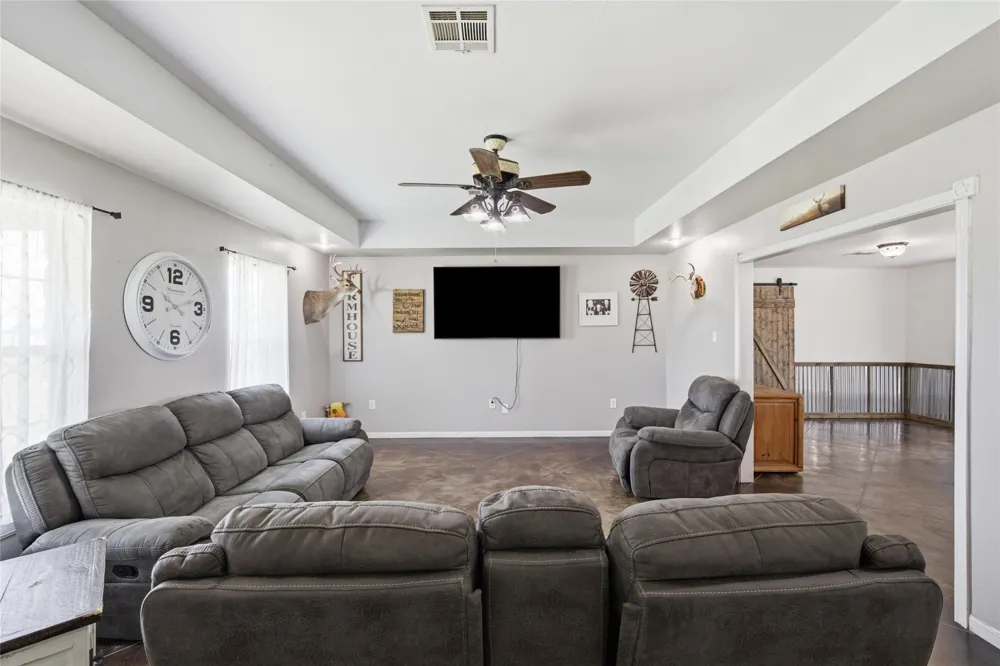 1727 LCR 124 Mount Calm, TX 76673