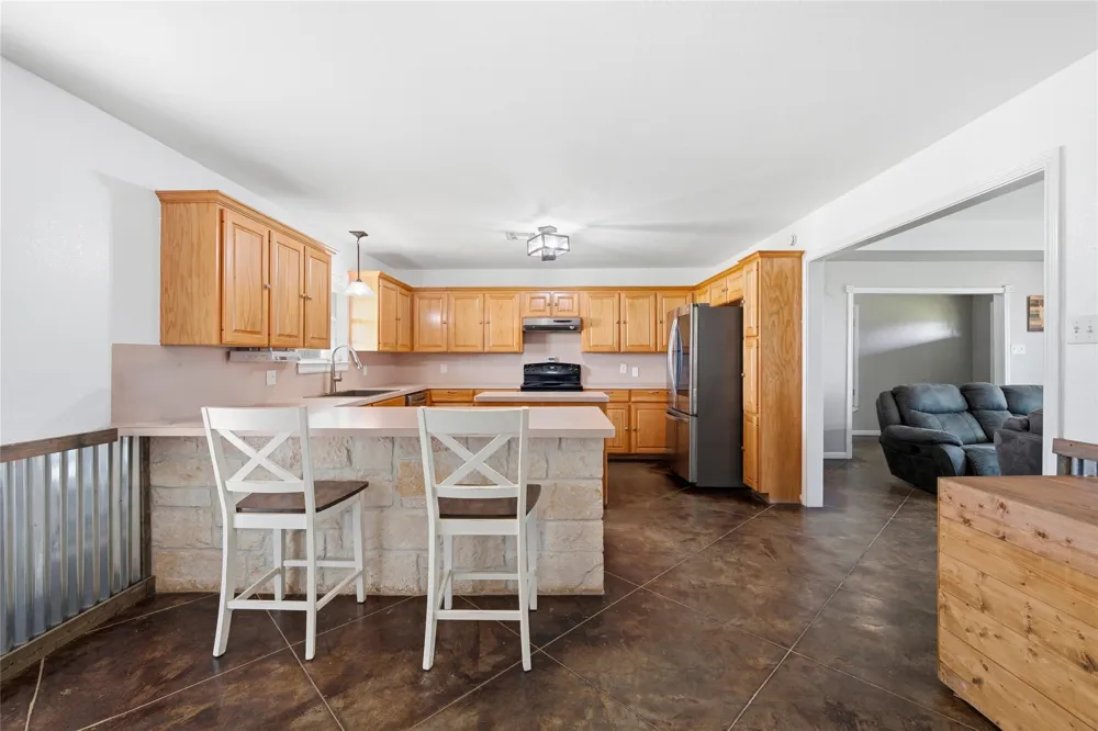 1727 LCR 124 Mount Calm, TX 76673