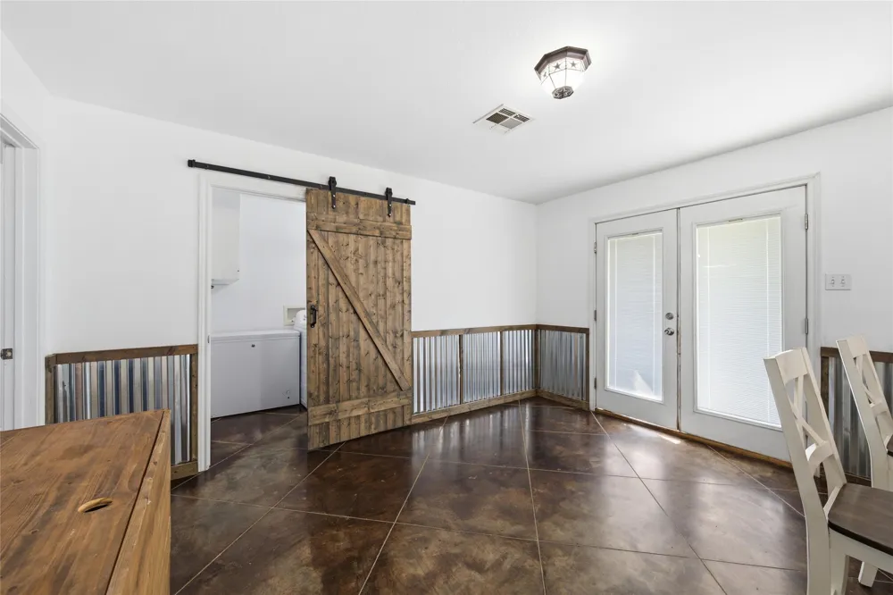 1727 LCR 124 Mount Calm, TX 76673
