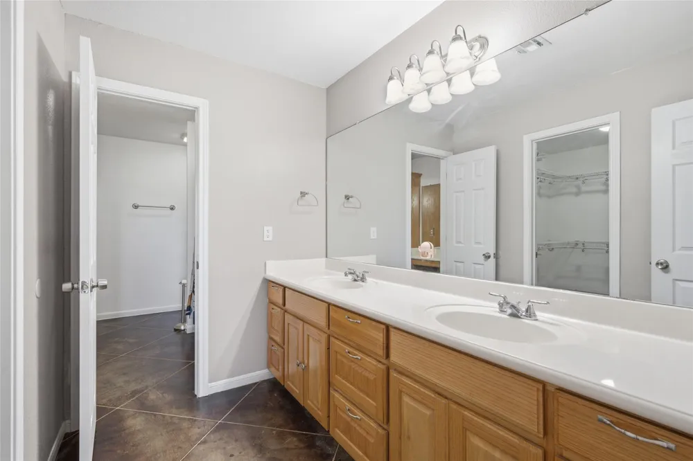 1727 LCR 124 Mount Calm, TX 76673