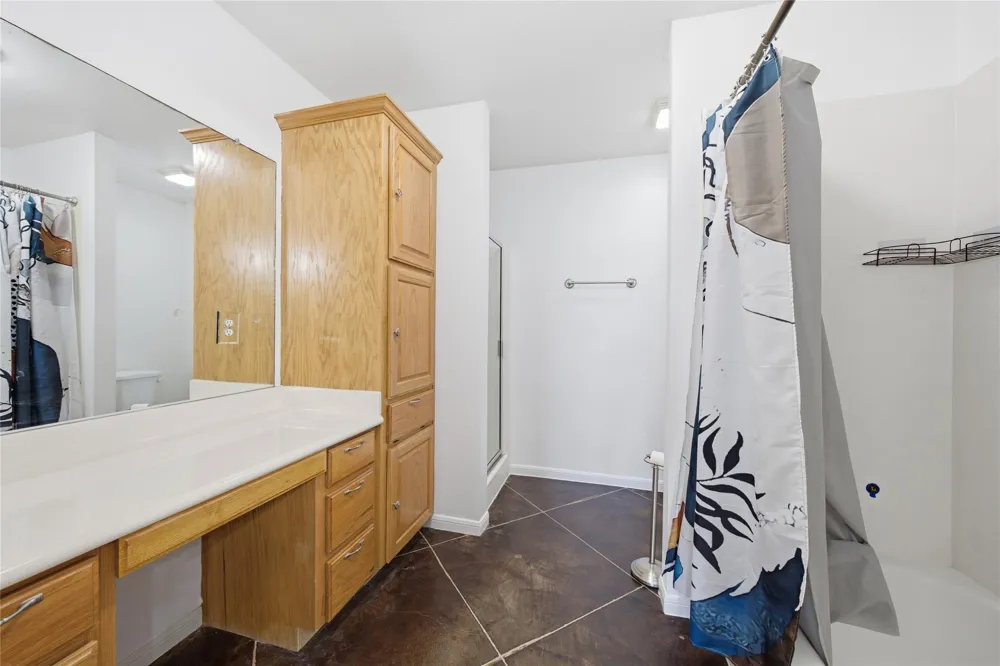 1727 LCR 124 Mount Calm, TX 76673