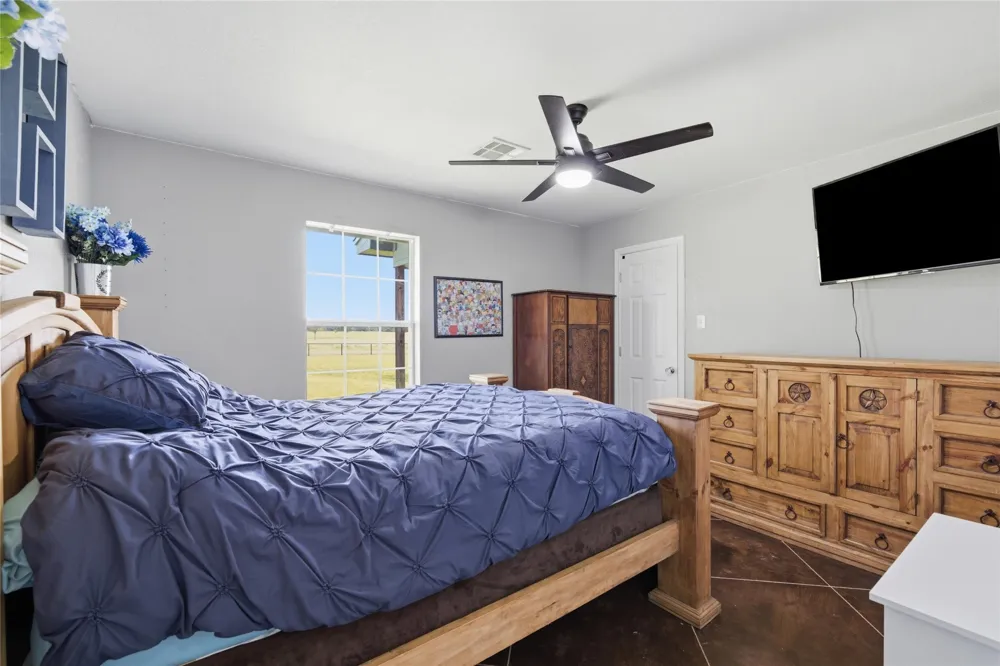 1727 LCR 124 Mount Calm, TX 76673