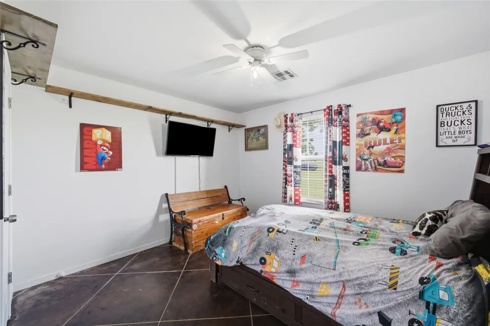 1727 LCR 124 Mount Calm, TX 76673