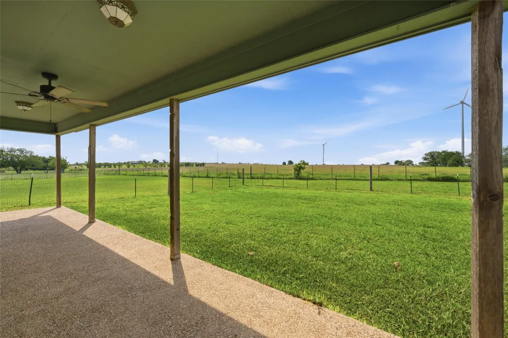 1727 LCR 124 Mount Calm, TX 76673