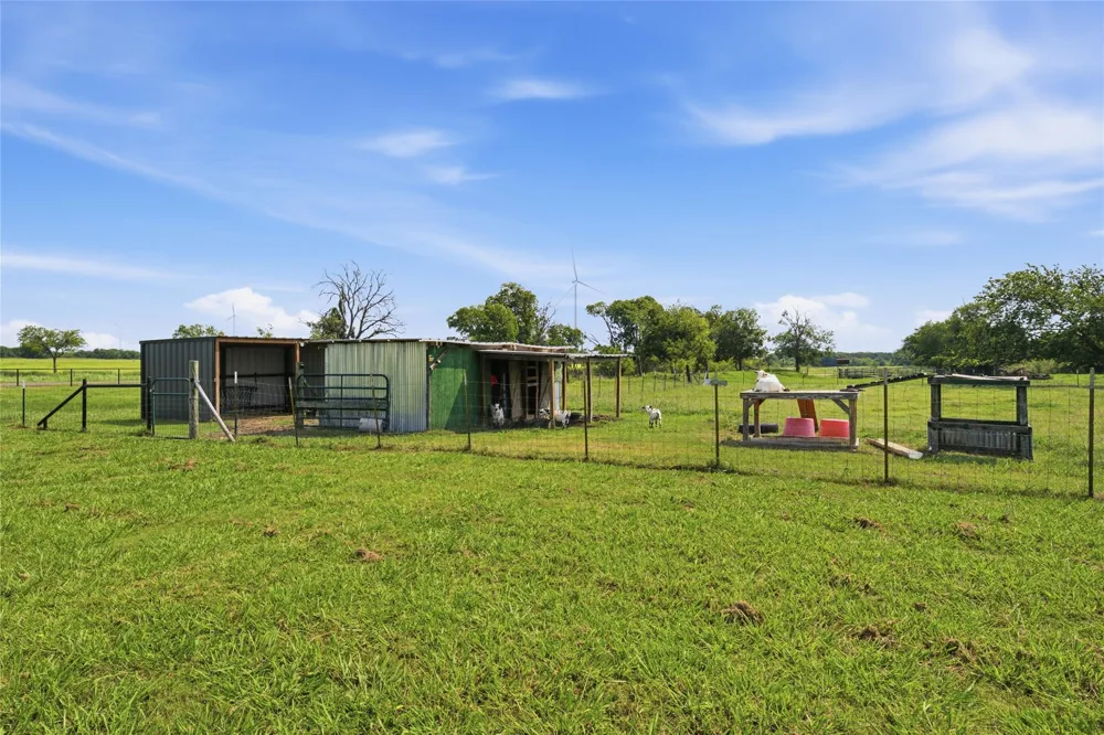 1727 LCR 124 Mount Calm, TX 76673