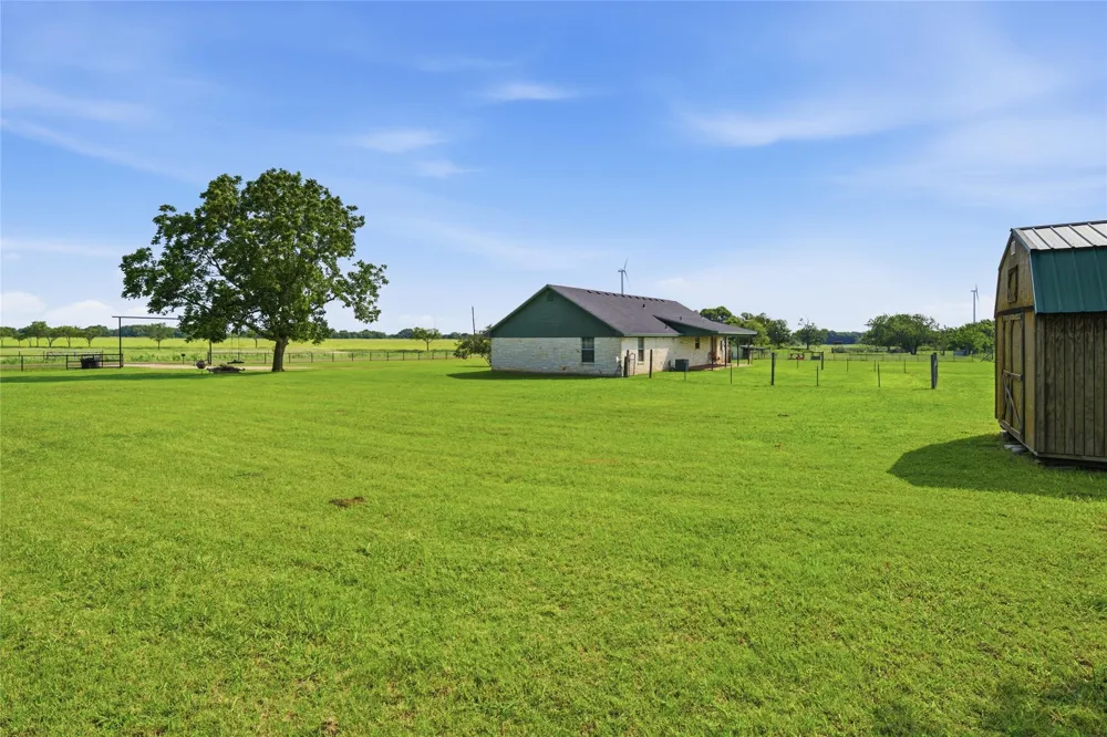 1727 LCR 124 Mount Calm, TX 76673