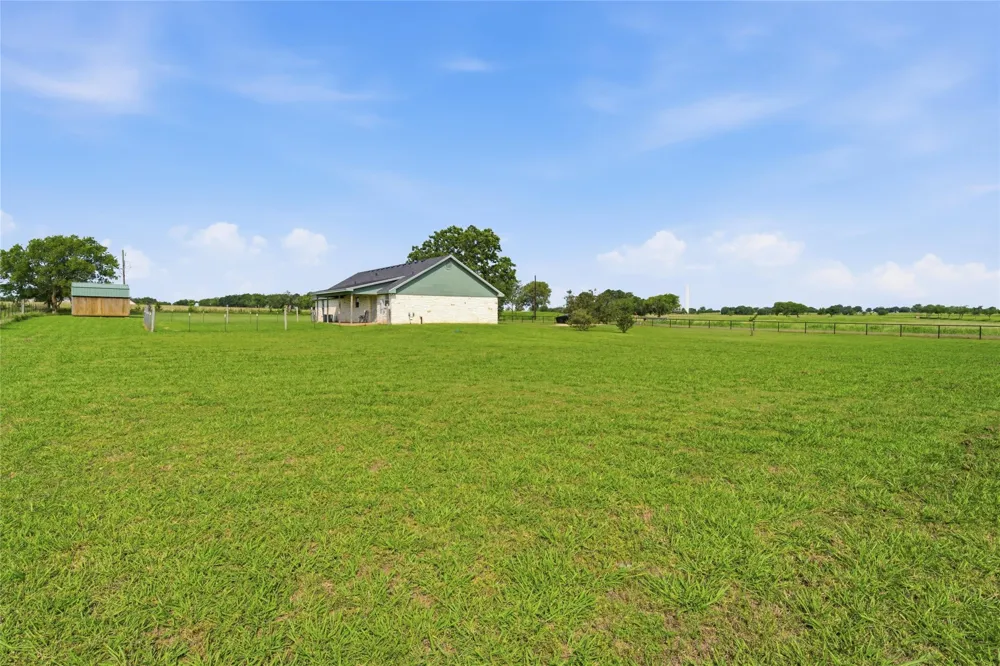 1727 LCR 124 Mount Calm, TX 76673
