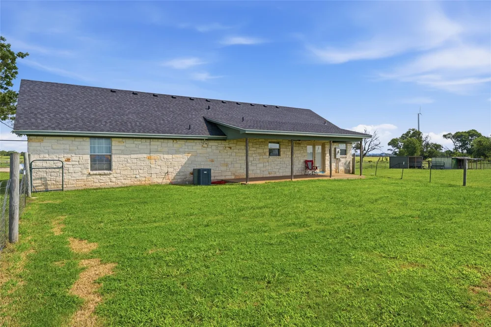 1727 LCR 124 Mount Calm, TX 76673