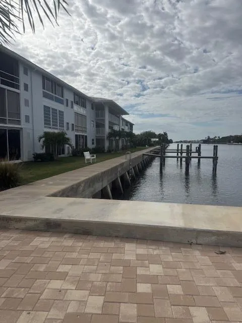 5520 Ocean Boulevard #111 Ocean Ridge, FL 33435
