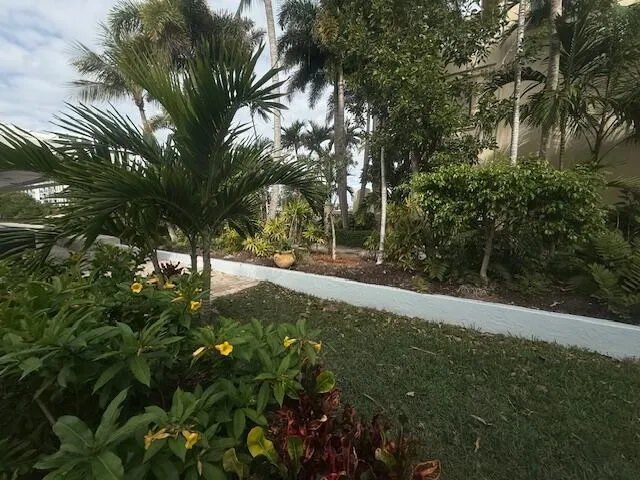 5520 Ocean Boulevard #111 Ocean Ridge, FL 33435