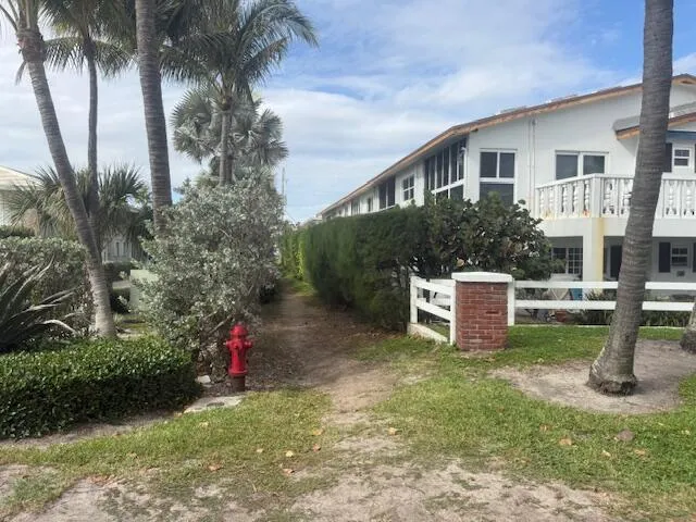 5520 Ocean Boulevard #111 Ocean Ridge, FL 33435