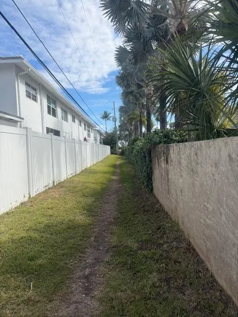 5520 Ocean Boulevard #111 Ocean Ridge, FL 33435