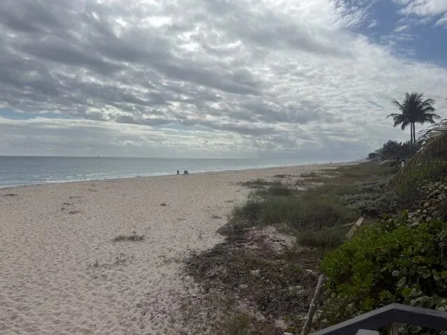 5520 Ocean Boulevard #111 Ocean Ridge, FL 33435