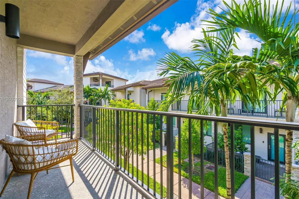 4963 NW 83rd Path #4963 Doral, FL 33166