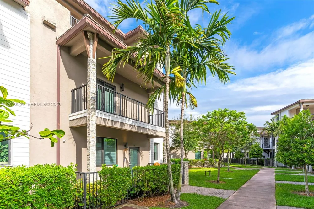 4963 NW 83rd Path #4963 Doral, FL 33166