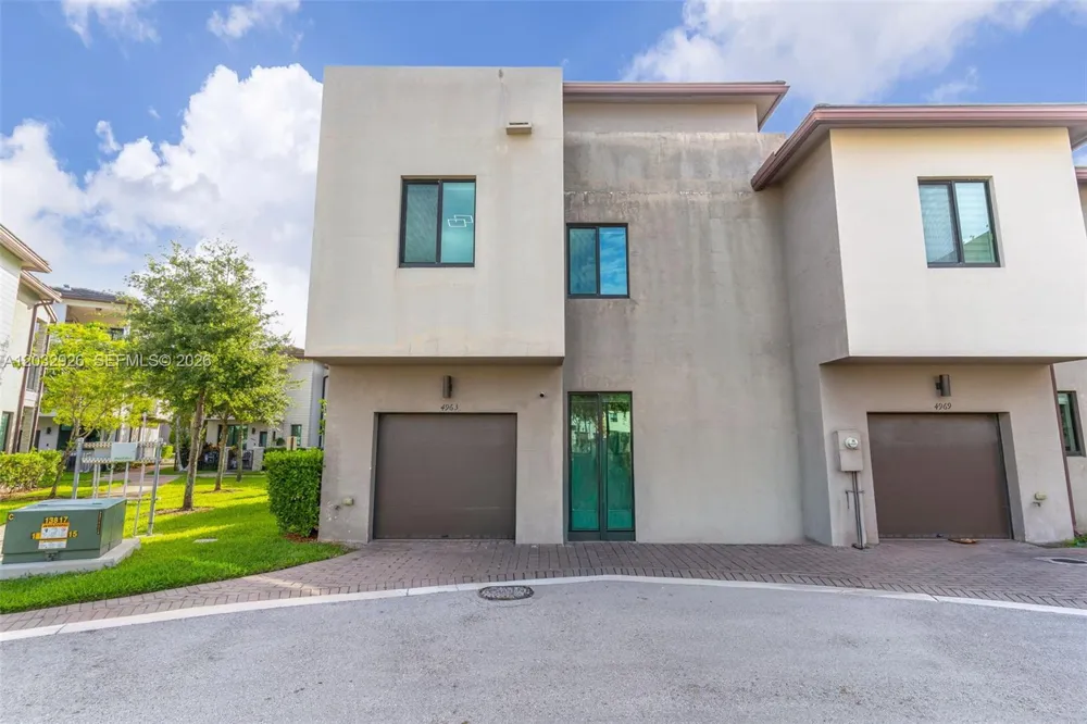 4963 NW 83rd Path #4963 Doral, FL 33166