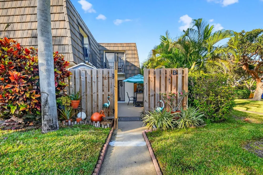 1545 W Forest Lakes Circle W #B West Palm Beach, FL 33406
