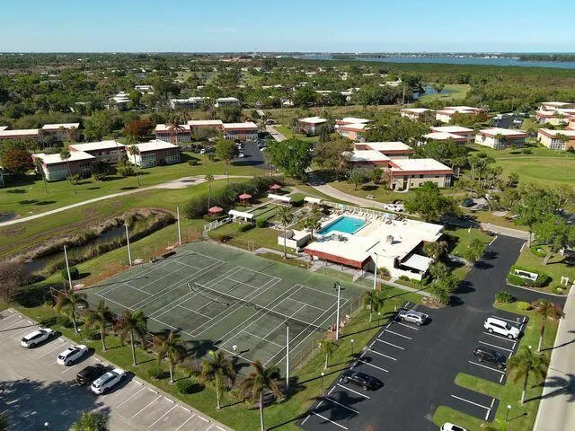 66 Woodland Drive #204 Vero Beach, FL 32962