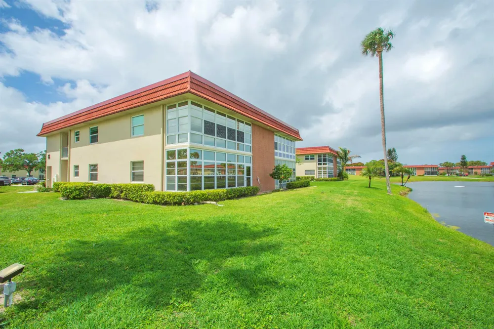66 Woodland Drive #204 Vero Beach, FL 32962