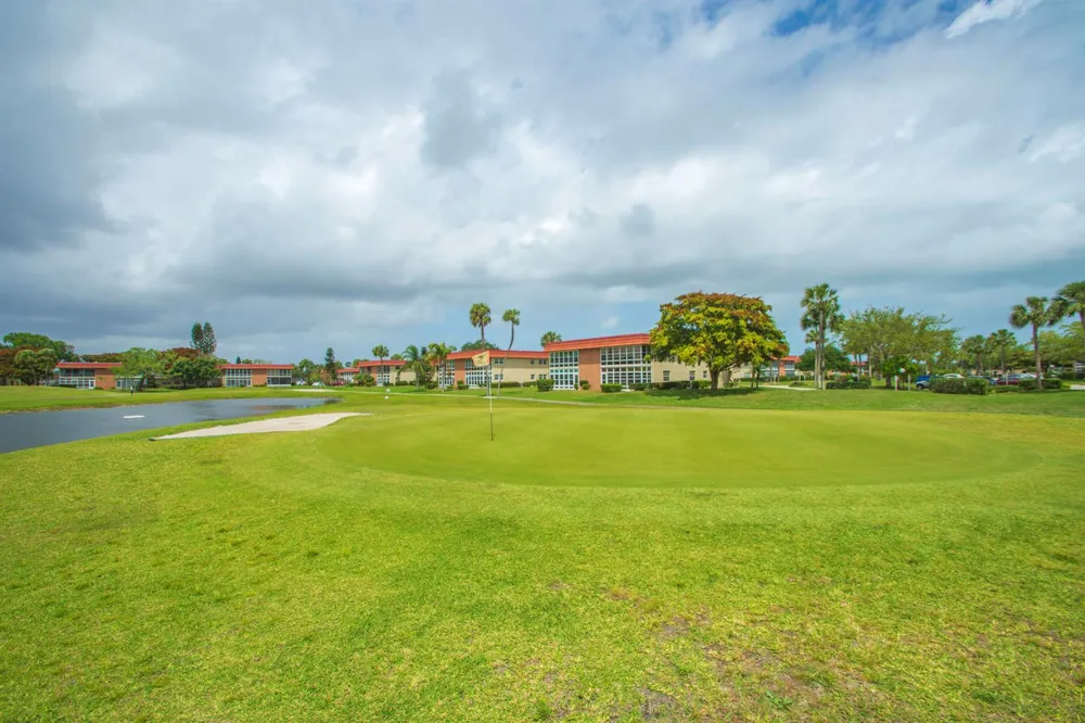 66 Woodland Drive #204 Vero Beach, FL 32962