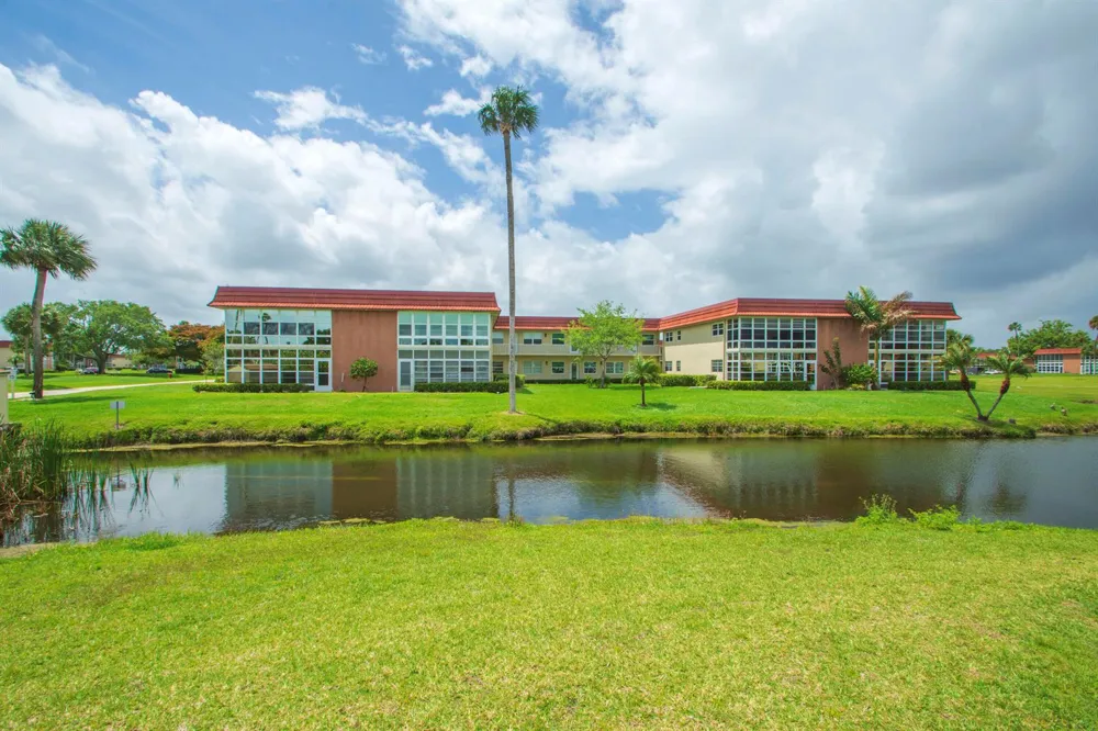 66 Woodland Drive #204 Vero Beach, FL 32962