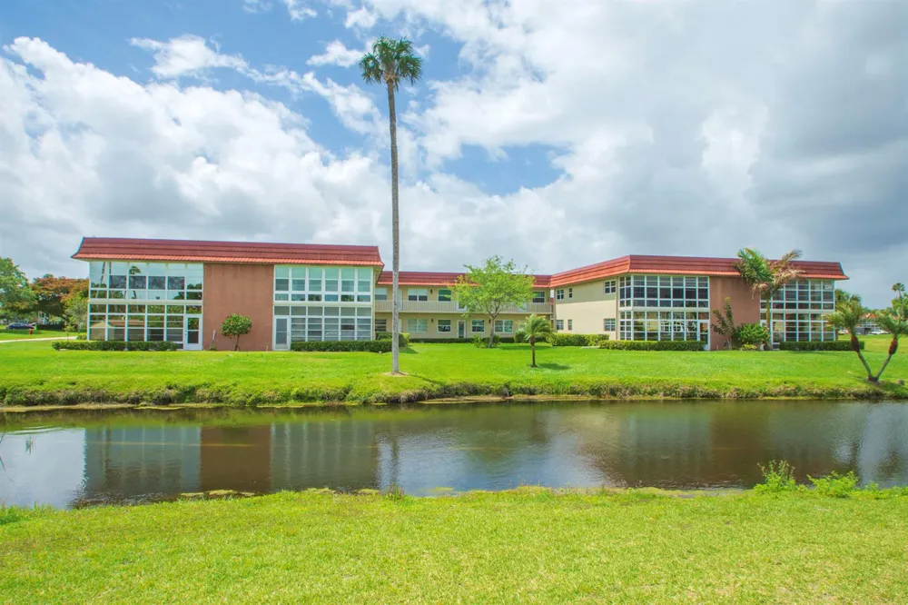 66 Woodland Drive #204 Vero Beach, FL 32962
