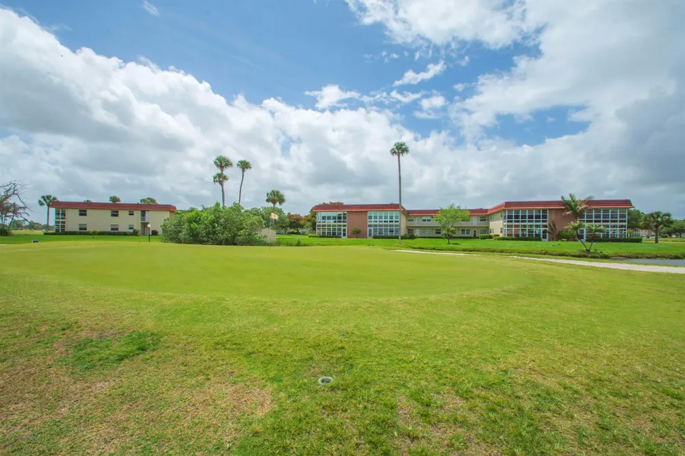 66 Woodland Drive #204 Vero Beach, FL 32962