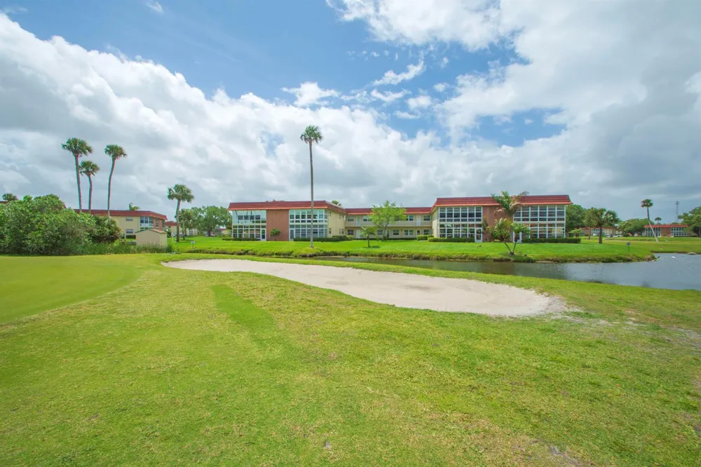 66 Woodland Drive #204 Vero Beach, FL 32962