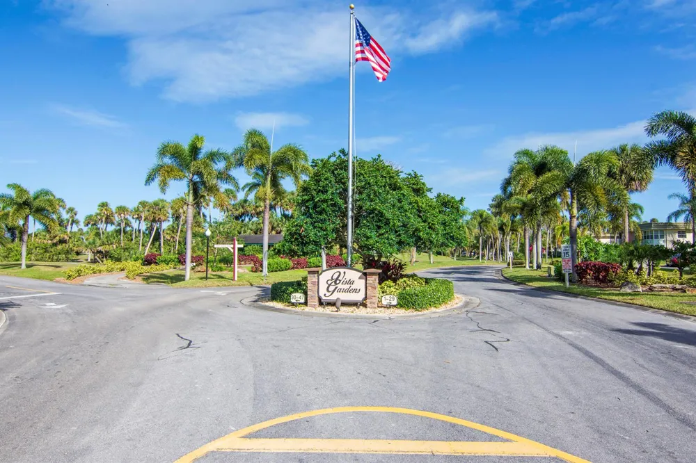 66 Woodland Drive #204 Vero Beach, FL 32962