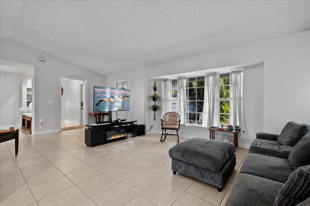 14537 77th Place Loxahatchee, FL 33470