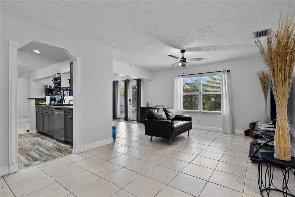 14537 77th Place Loxahatchee, FL 33470