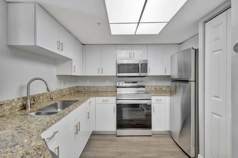 600 Crestwood Ct Court #609 Royal Palm Beach, FL 33411