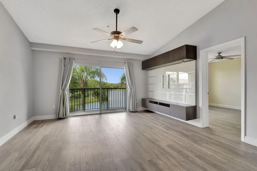 600 Crestwood Ct Court #609 Royal Palm Beach, FL 33411