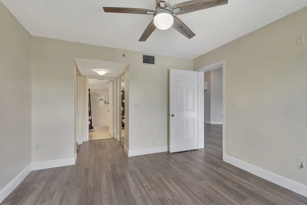 600 Crestwood Ct Court #609 Royal Palm Beach, FL 33411