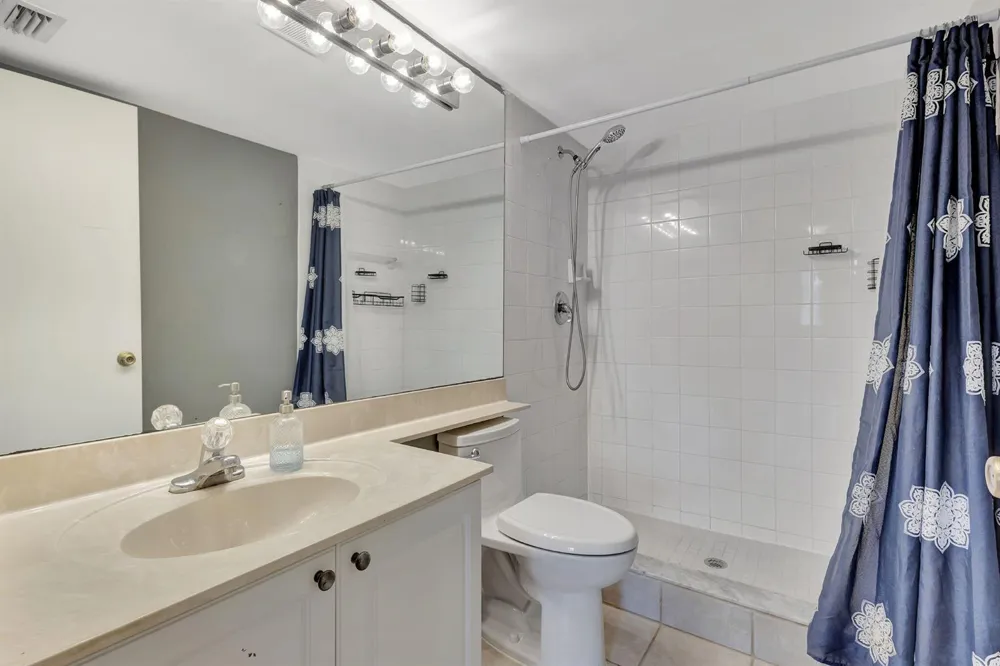 600 Crestwood Ct Court #609 Royal Palm Beach, FL 33411