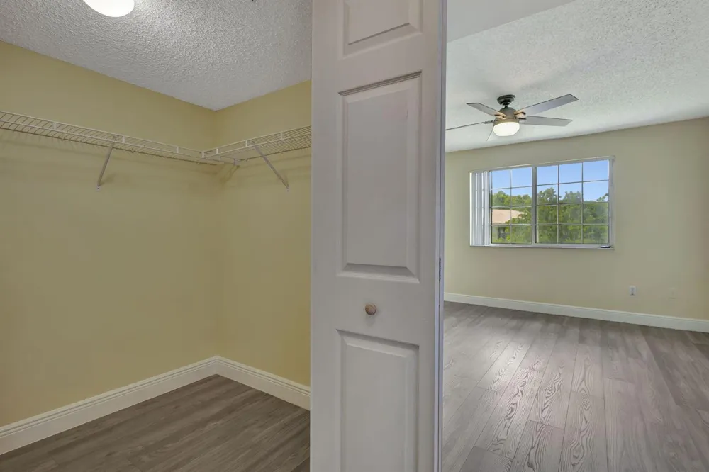 600 Crestwood Ct Court #609 Royal Palm Beach, FL 33411