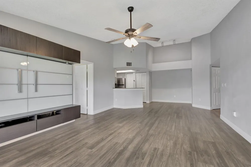 600 Crestwood Ct Court #609 Royal Palm Beach, FL 33411